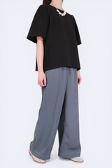 包邊打褶袖立體質感上衣 - 黑色