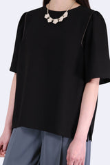 包邊打褶袖立體質感上衣 - 黑色