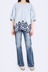 下擺刺繡燈籠袖牛仔棉上衣 - 淺藍色 - Chic Collection