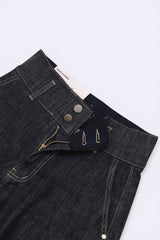 深色明線造型牛仔短褲 - Chic Collection