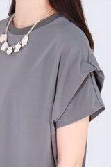 簡約寬鬆造型打摺袖上衣 - 灰色 - Chic Collection