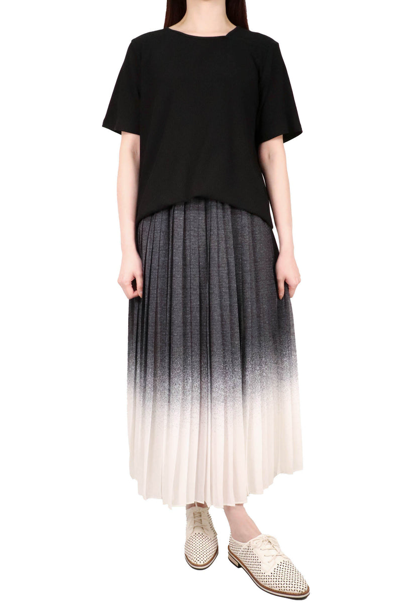 斜領暗坑紋棉質上衣 - 黑色 - Chic Collection