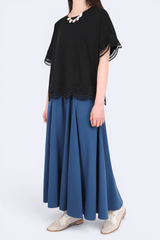 波浪通花接拼滑棉上衣 - 黑色 - Chic Collection