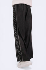 兩側刺繡牛仔闊褲 - 黑色 - Chic Collection