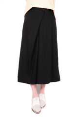 斜摺層次造型裙褲 - 黑色 - Chic Collection