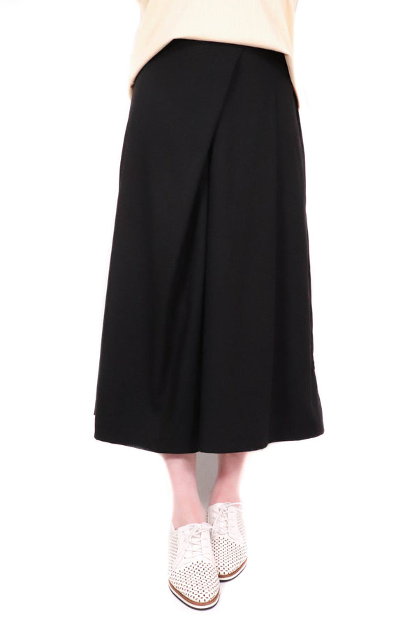 斜摺層次造型裙褲 - 黑色 - Chic Collection