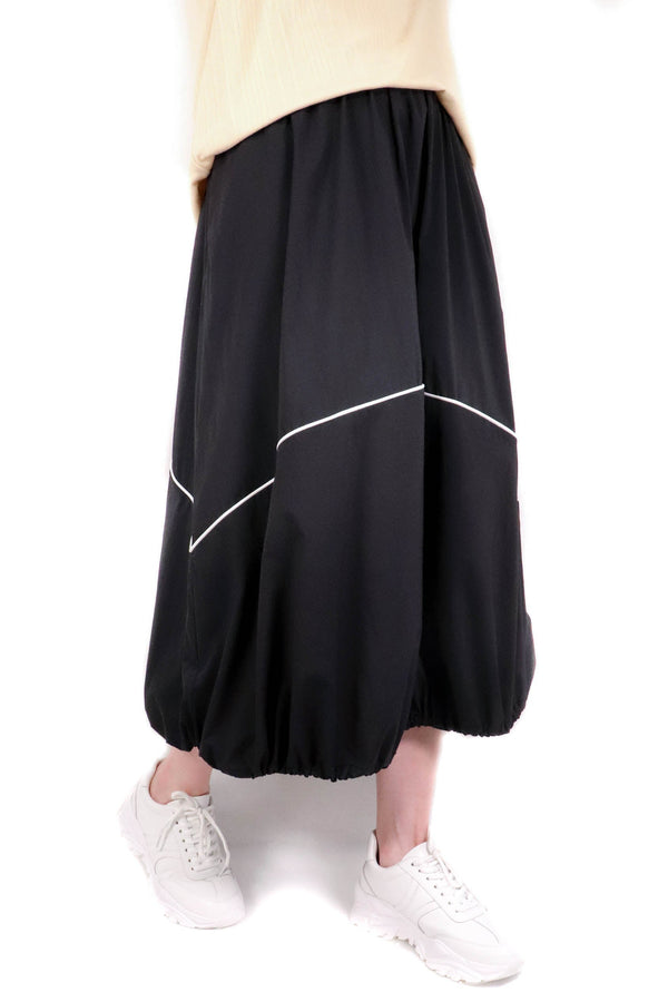 滾邊束帶設計半截裙 (日本布料) - 黑色 - Chic Collection