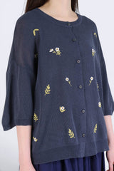 花花刺繡鈕扣針織外套 - 藍色 - Chic Collection