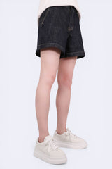 深色明線造型牛仔短褲 - Chic Collection