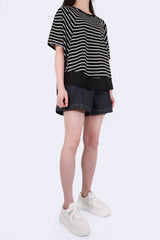 橫間拼弧形皺紗棉質上衣 - 黑底白條 - Chic Collection