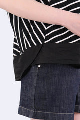 橫間拼弧形皺紗棉質上衣 - 黑底白條 - Chic Collection