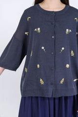 花花刺繡鈕扣針織外套 - 藍色 - Chic Collection