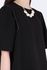 包邊打褶袖立體質感上衣 - 黑色 - Chic Collection