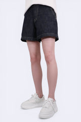 深色明線造型牛仔短褲 - Chic Collection