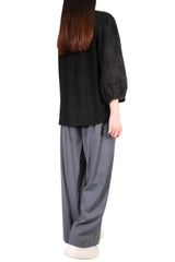 V型通花拼袖棉質上衣 - 黑色 - Chic Collection