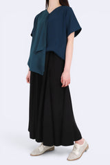 層次V領造型混紡上衣 (日本布料) - 墨綠色 - Chic Collection