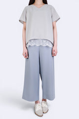 V領拼LACE下擺雪紡上衣 (拼日本布料) - 灰色 - Chic Collection