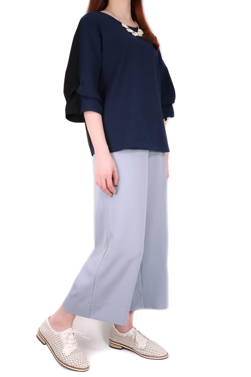 前後兩著扭結袖上衣 (日本布料) - 黑拼深藍色 - Chic Collection