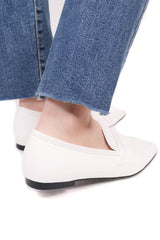 簡約造型平底鞋 - 米白色 - Chic Collection