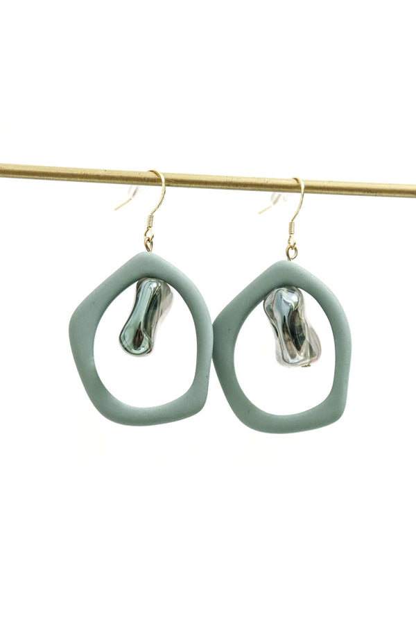 不規則樹脂石耳環(銀針) - 綠色 - Chic Collection