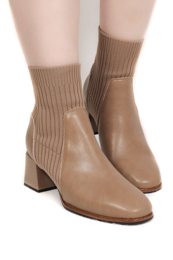 橡筋筒造型牛皮靴 - 奶茶色 - Chic Collection