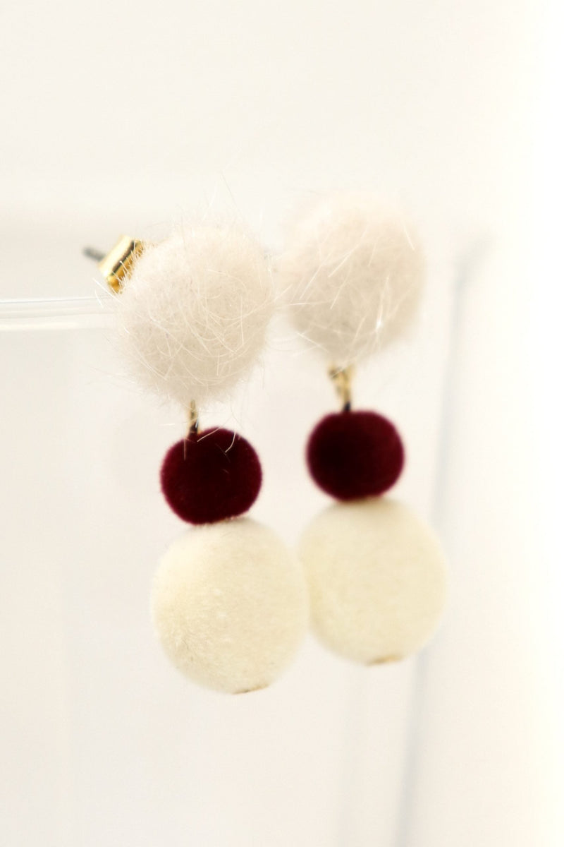 簡約毛毛圓型耳環 - 白紅色 - Chic Collection