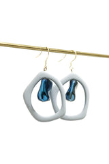 不規則樹脂石耳環(銀針) - 藍色 - Chic Collection