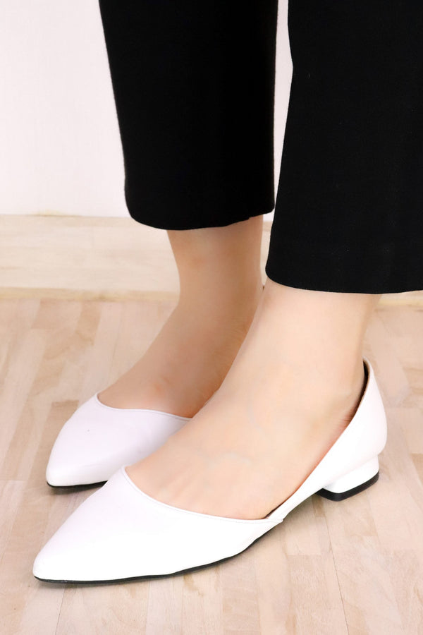 尖頭平底鞋 - 白色 - Chic Collection